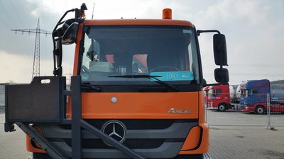 Sonderfahrzeug mit neuer Frontscheibe Spezialanfertigung Sonderfahrzeug mit neuer Frontscheibe Spezialanfertigung