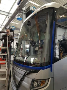 Scheibentausch bei Reisebus