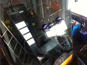 Radlader neue Frontscheibe Radlader neue Frontscheibe
